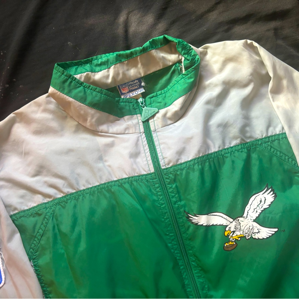 Philadelphia eagles apex 90s windbreaker size xl lightweight perfect for games